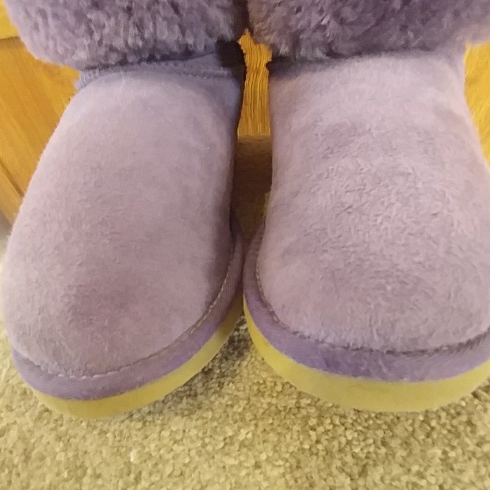 Authentic UGG Purple Classic Short Boots sz 6 - Picture 2 of 8